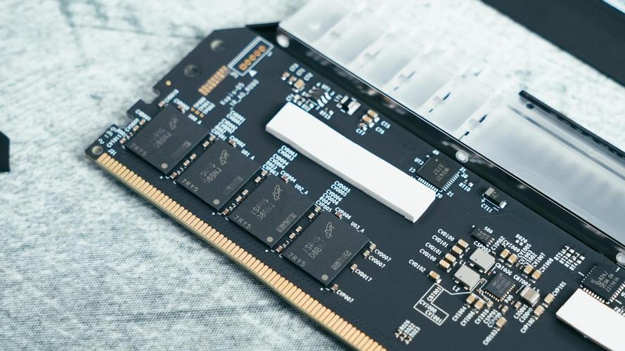 高颜实力派 海盗船统治者铂金DDR5-5200内存深度评测